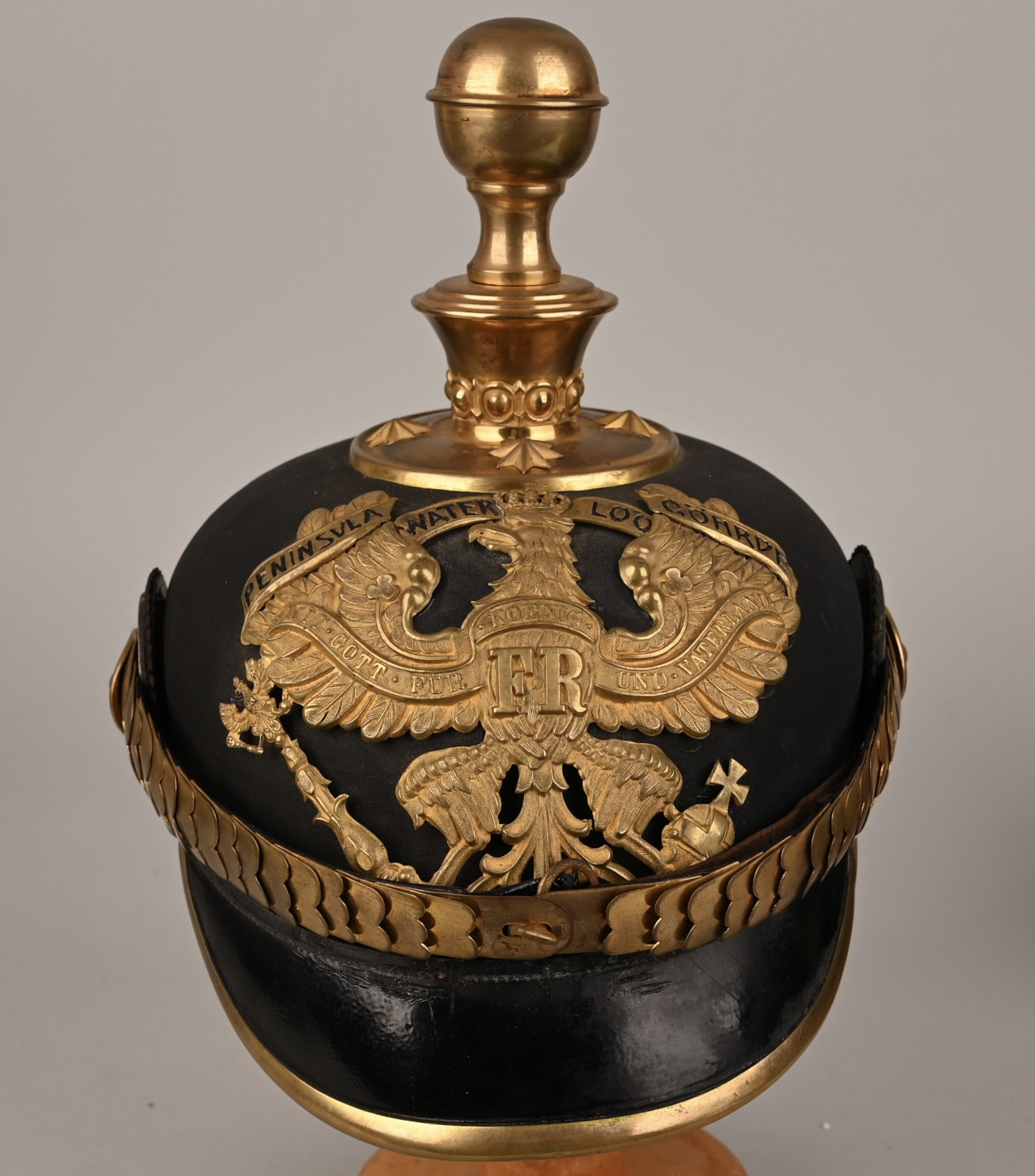 ＢＰドイツ連邦警察＊ブレ―マーハーフェン州帽章（実物） Prussian 10th Hanoverian Field Artillery Regt. Officer Pickelhaube